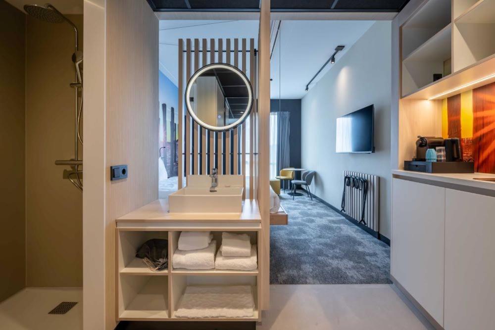 Hotel Waterstate โฮช ภายนอก รูปภาพ